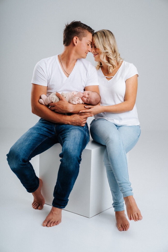 Fotograf Kärnten, Fotostudio Villach, Fotograf Villach, Fotostudio Kärnten, Babyfotografie, Newbornfotos, Bewerbungsportrait, Bewerbungsfotos, Business Porträt, Familienfotos, Fotostudio, Photostudio, Photograph Villach, Hochzeitsfotograf Kärnten, Hochzeitsfotos, Pressefotografie,Kinderfotos, Studiofotografie, Neugeborenen Fotografie, Fotografie Villach, Kinderfotos, Studioshootings